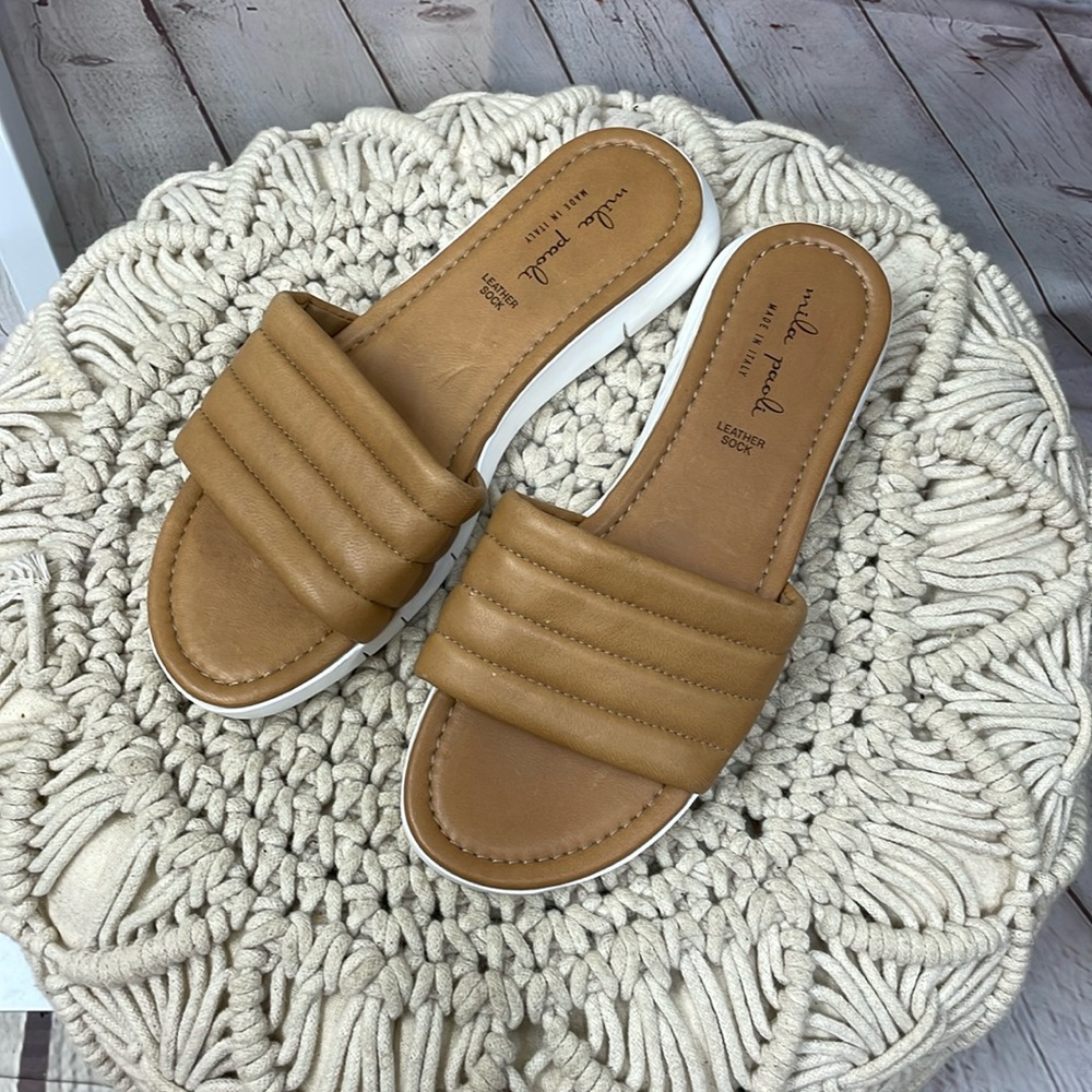 Mila Paoli leather tan slide leather sock size 9 sandal